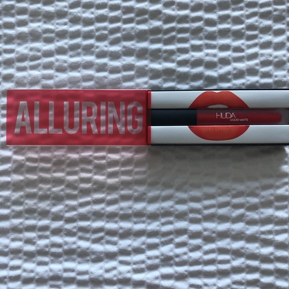 Huda Beauty Matte Lipstick in Alluring Red - Picture 2 of 4